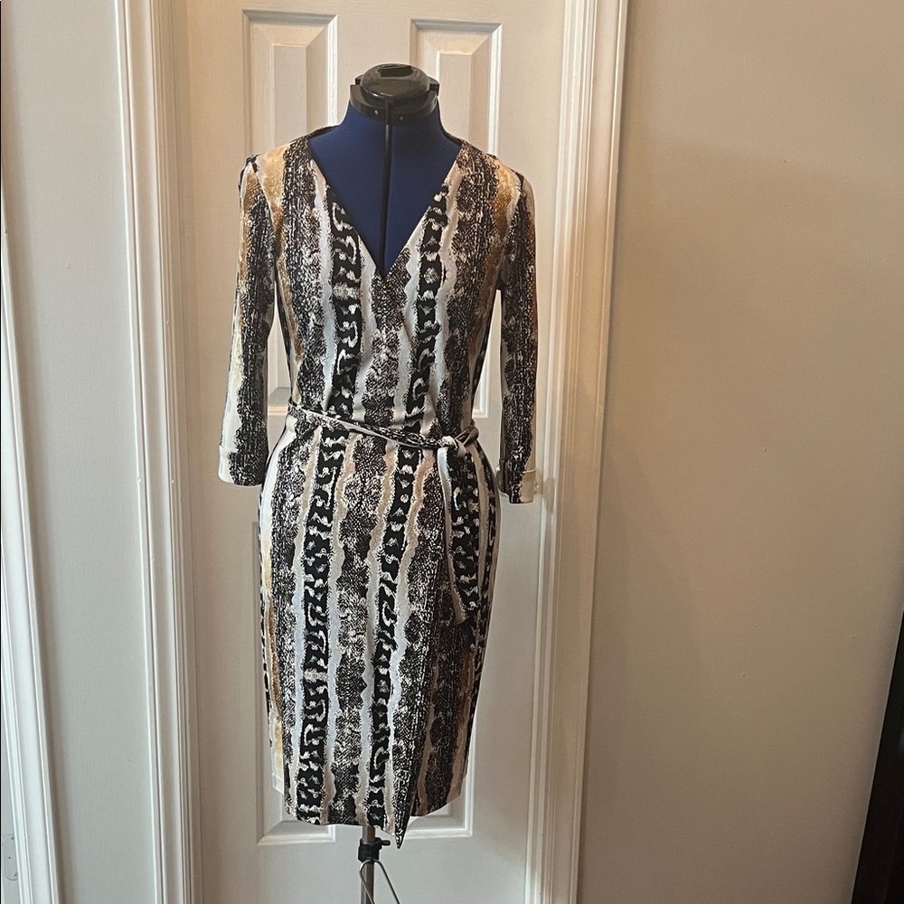 Diane von Furstenberg stunning “snake-print” dress